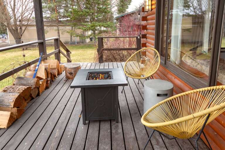 Fun retro chairs and fire pit | Exterior