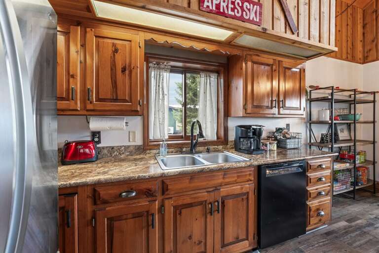 Modern granite countertops | Main Level