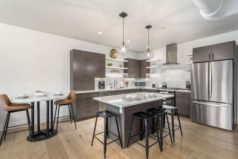 Seating for 6 | Main Level Seating for 6 | Main Level