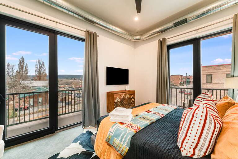 Corner Views | Main Level