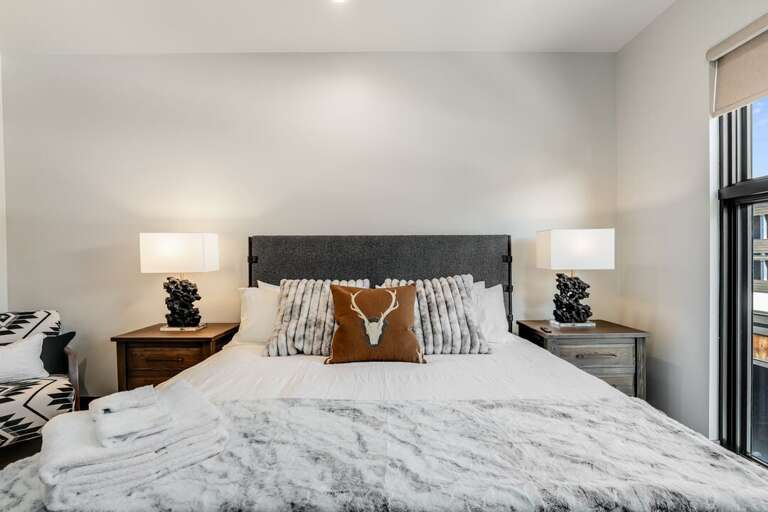 Primary Bedroom | King-size Bed | Main Level