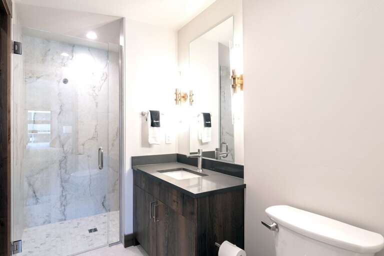 Primary En-suite Bathroom | Main Level