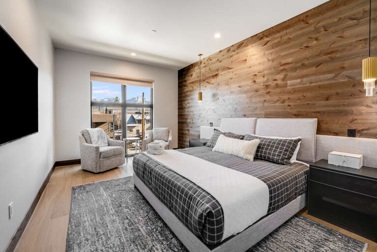 Queen-size Bed | Upper Level