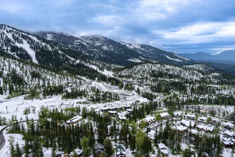Aerial view of the property and mountains | Exterior