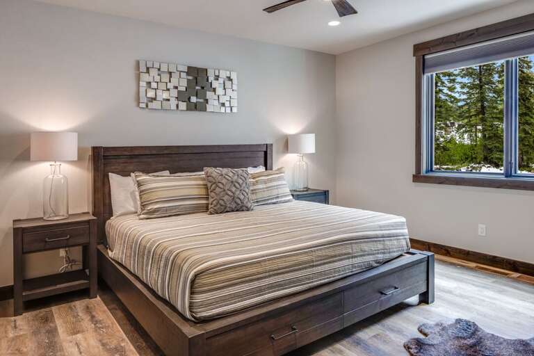 Third bedroom with king bed, 55" Smart TV, and full bathroom | Middle Level