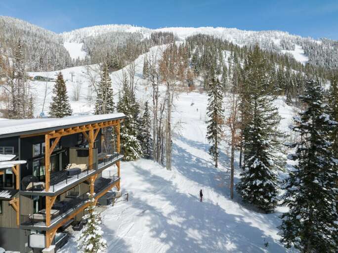 Stunning Ariel views of the property and proximity to the ski slopes | Exterior