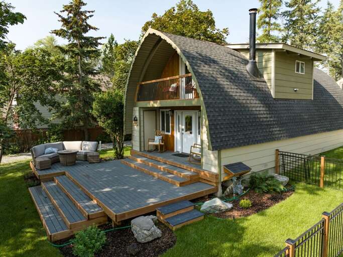 Enjoy the spacious deck | Exterior