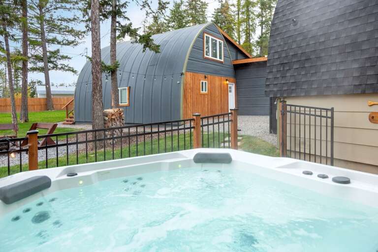 Relax in the hot tub | Exterior