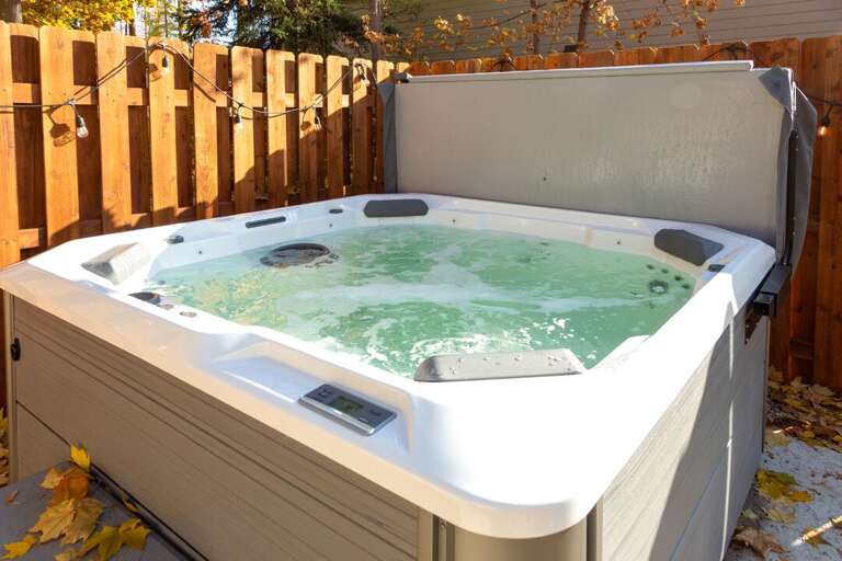 Tub that fits up to 6!