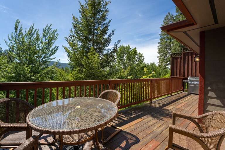 Spacious Back Deck with Outdoor Seating and Fire pit | Exterior