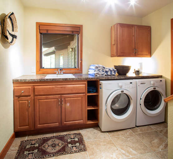 Laundry Room | Main Level