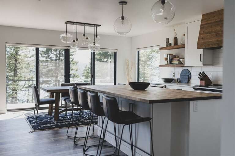 Whitefish Lake Luxury Retreat beautifully integrates modern elegance with a lakeside setting | Main Level