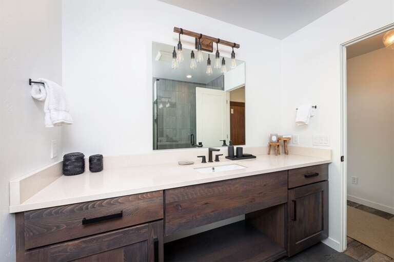 The modern aesthetic and luxury fixtures provide a luxury experience | Main Level