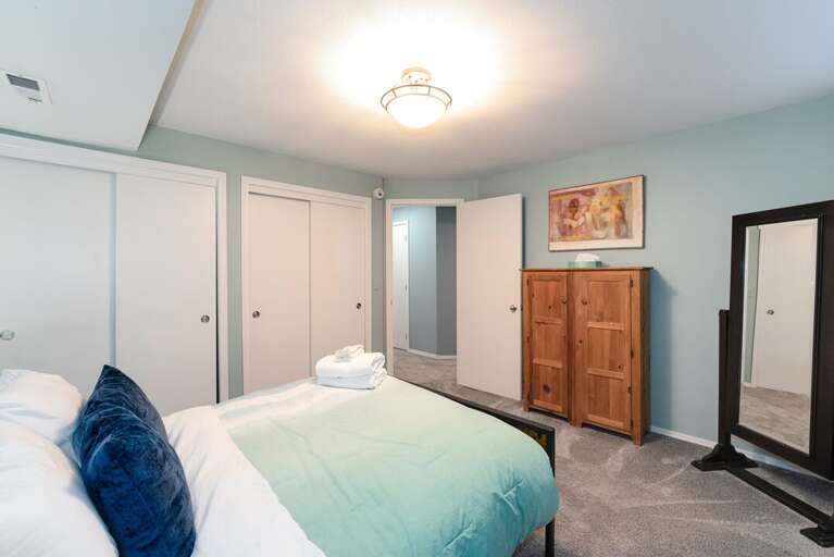 Queen-size Bed | Lower Level Queen-size Bed | Lower Level