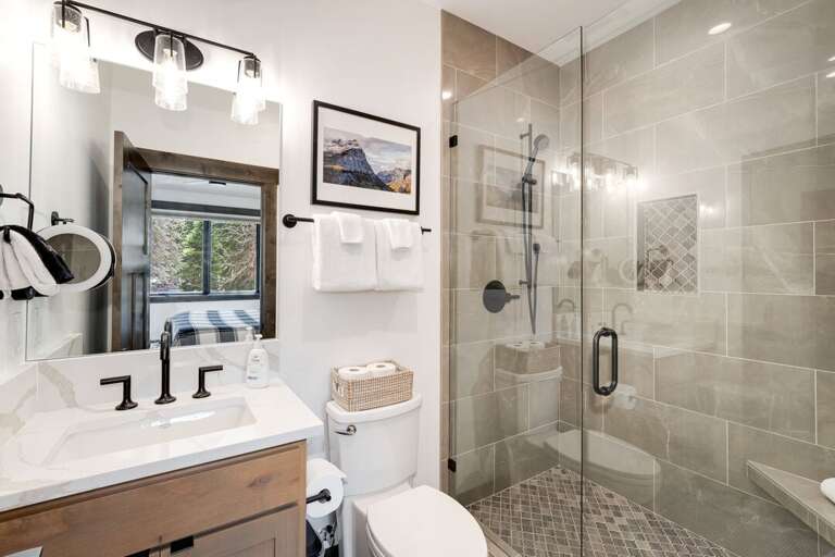 Bedroom Four (Middle Level)- En Suite Bathroom with Shower | Middle Level