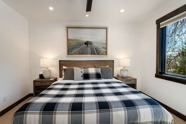 Bedroom Four (Middle Level)- King Bed and En Suite Bathroom | Middle Level