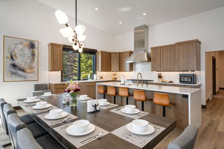 Lots of seating for the whole family | Main Level