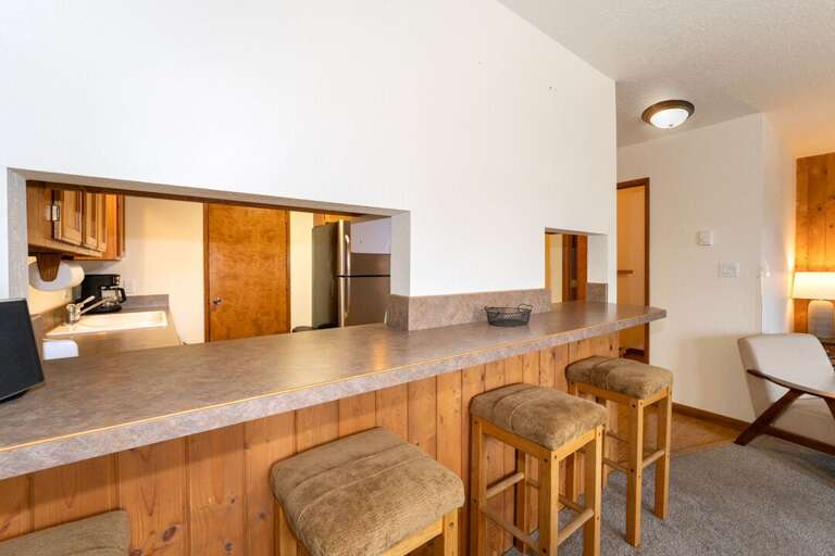 Bar seating for 4 | Main Level Bar seating for 4 | Main Level