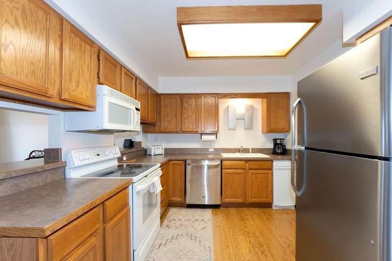 Lots of counter space for preparing great meals | Main Level Lots of counter space for preparing great meals | Main Level