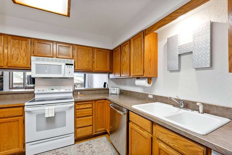 Open Kitchen allows many to enjoy cooking together | Main Level Open Kitchen allows many to enjoy cooking together | Main Level