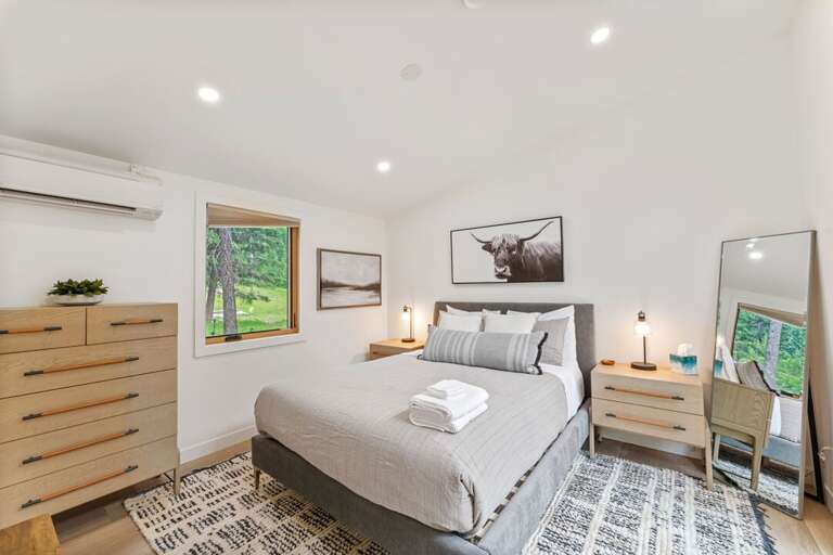 Bedroom 1 with a queen bed | Main Level