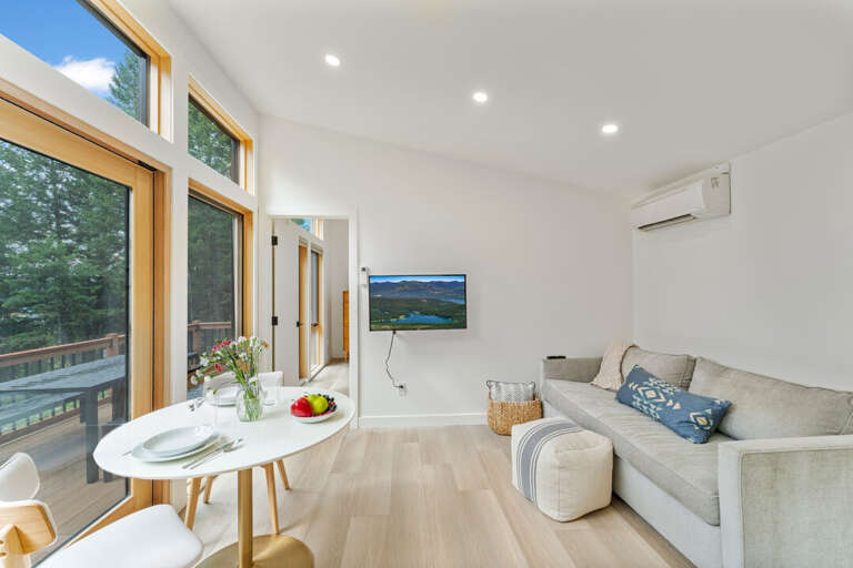 Sitting area with a queen sleeper sofa and 55 Sitting area with a queen sleeper sofa and 55