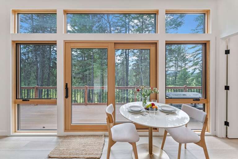 Open and bright | Main Level Open and bright | Main Level