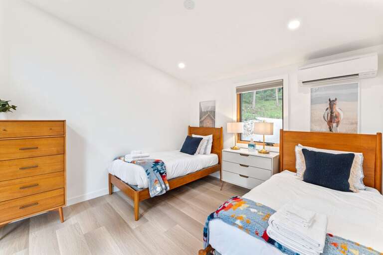 Bedroom 2 with two twin beds | Main Level Bedroom 2 with two twin beds | Main Level