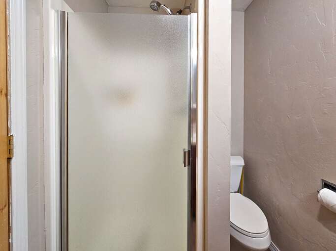 Lower Level | Full Shared Bath 3 with a Shower Lower Level | Full Shared Bath 3 with a Shower