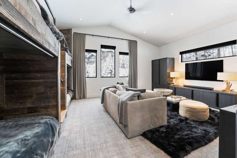 Adventure meets comfort | Upper Level Adventure meets comfort | Upper Level