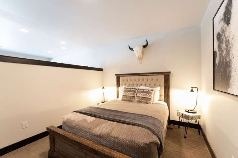 Queen bed with smart tv | Loft