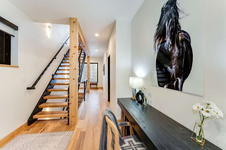 Desk space | Middle Level