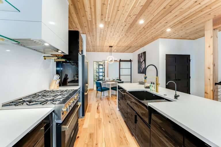 Gas Range to cook on | Upper Level