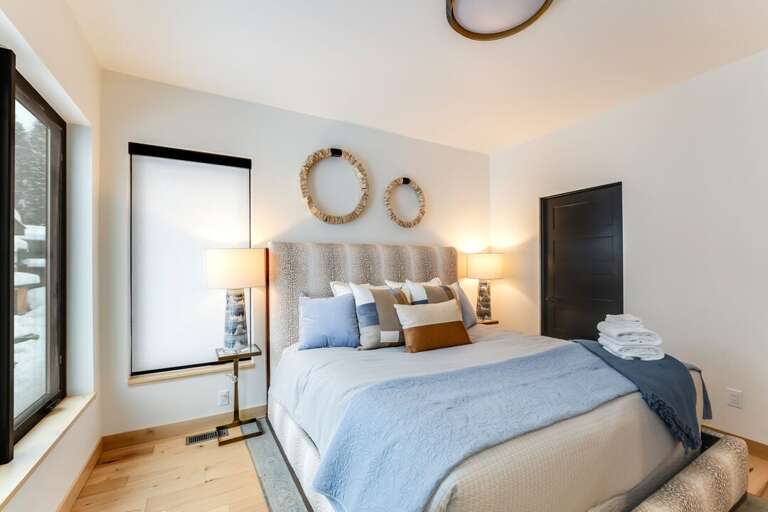 King-size Bed | Upper Level