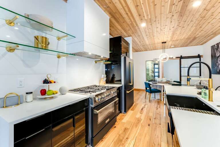 Large kitchen island | Upper Level