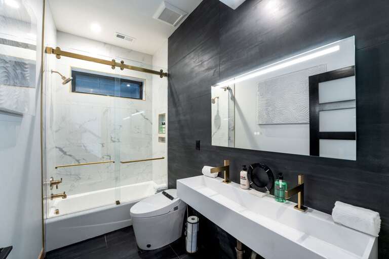 Shard Bathroom | Lower Level