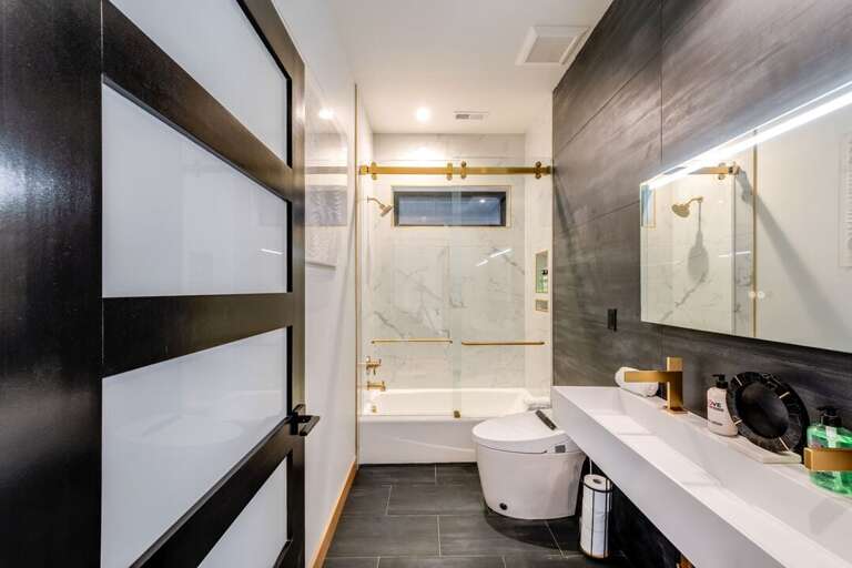 Shard Bathroom | Lower Level