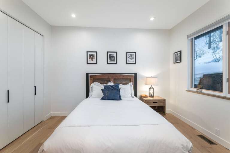 Bedroom 2 (Main Level)- Queen Bed | Middle Level