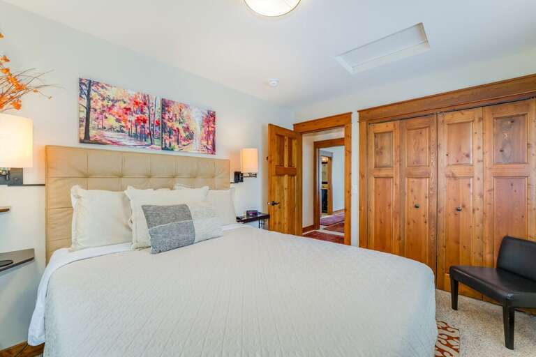 Bedroom 2 (Upper Level)- Queen Bed