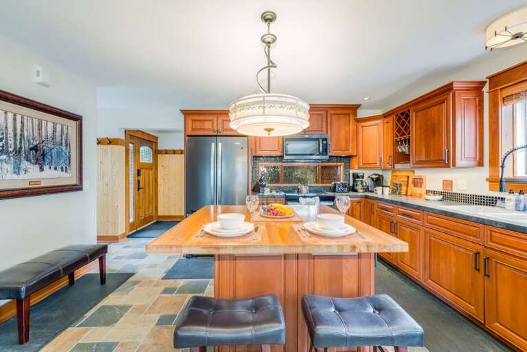 Fully Equipped Kitchen | Main Level
