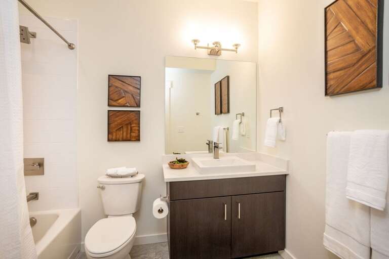 Enjoy a bath or shower in the main floor bathroom | Main Level
