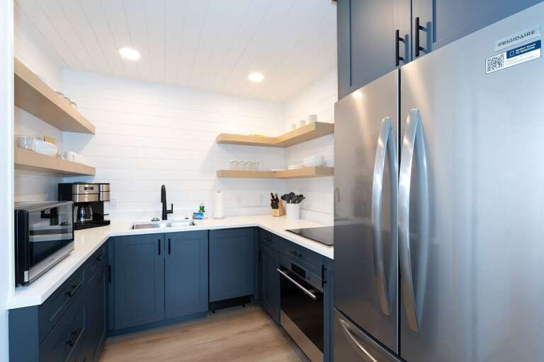 Beautiful sleek kitchen design | Main Level Beautiful sleek kitchen design | Main Level