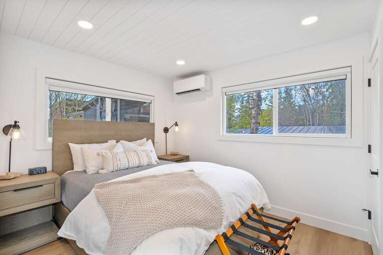 Cuddle in bed | Main Level