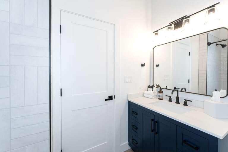 En-suite Bathroom | Upper Level En-suite Bathroom | Upper Level