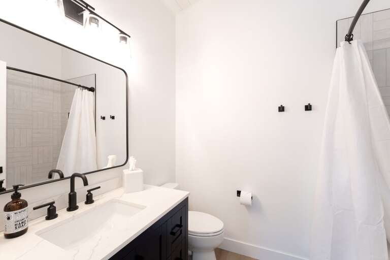 En-suite Bathroom | Upper Level En-suite Bathroom | Upper Level
