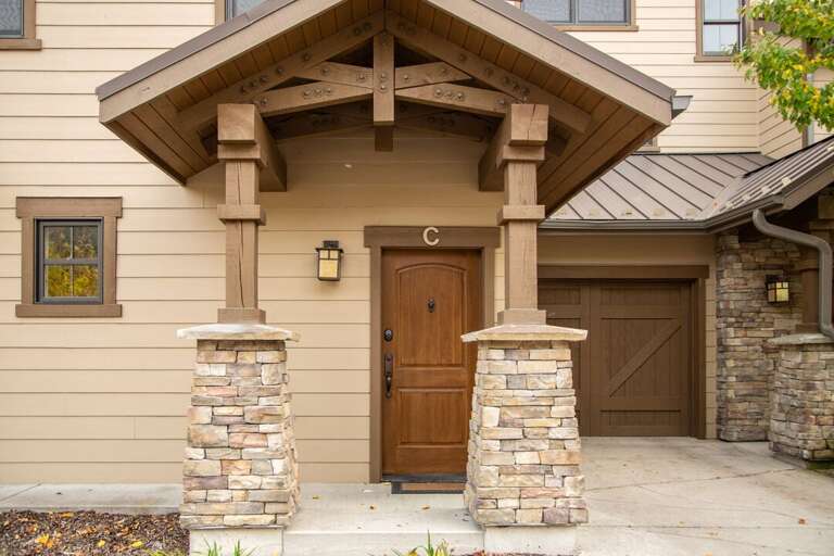 Front Stoop and Driveway | Exterior