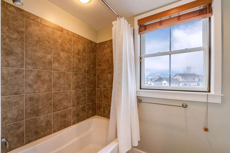 Ensuite Primary Bathroom | Beautiful Views | Upper Level