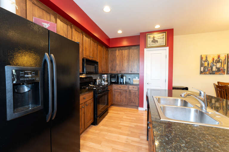 Modern Black Kitchen Appliances | Main Level