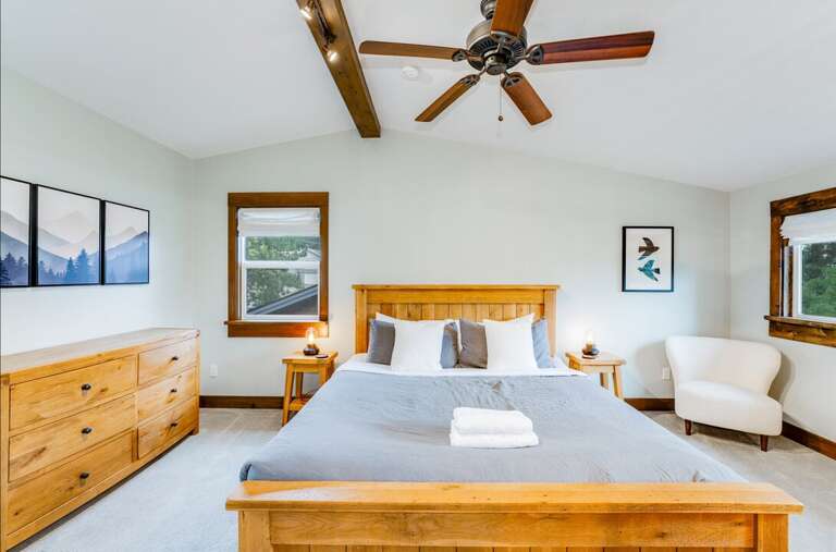 Master Bedroom (Main Level) King Bed