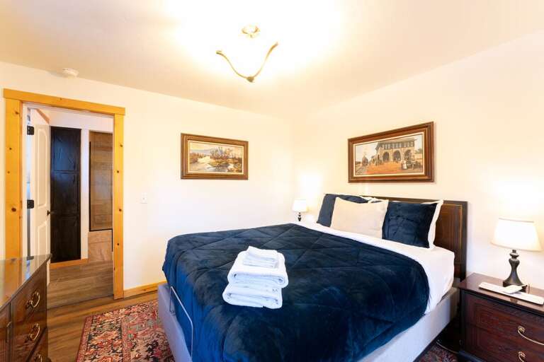 Bedroom 1 - Queen Bed with Share Full Bath | Main Level